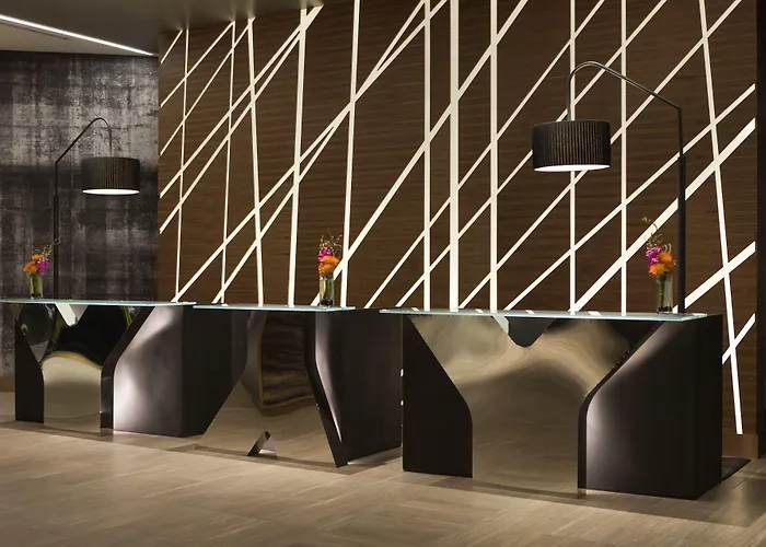Hotel Renaissance Downtown 4*