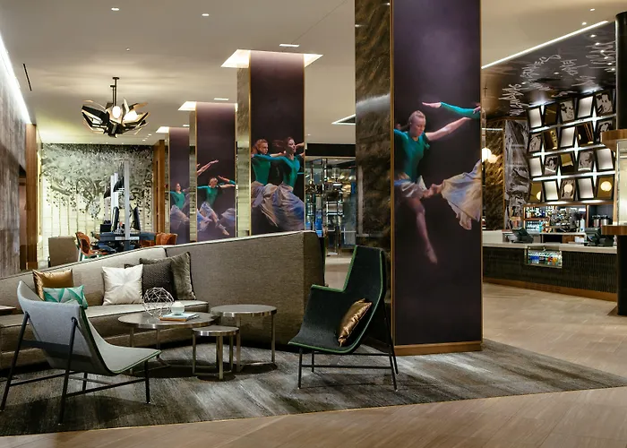 Renaissance Downtown 4*