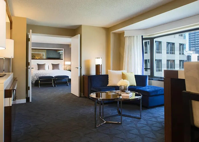 Renaissance Downtown 4*