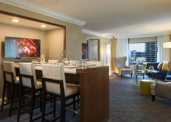 Renaissance Downtown Hotel 4*