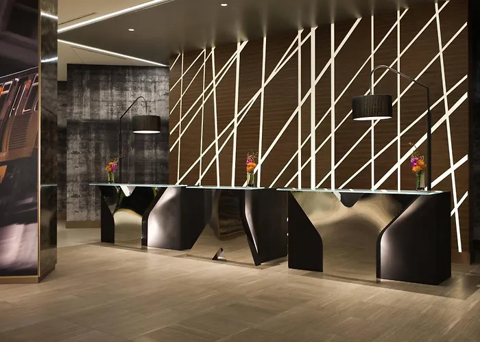 Renaissance Downtown 4*