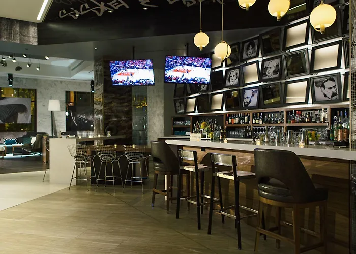 Renaissance Downtown 4*