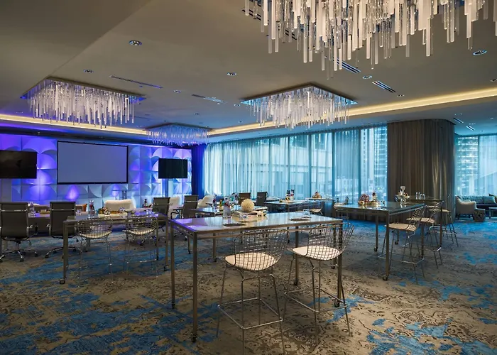 Renaissance Downtown 4*