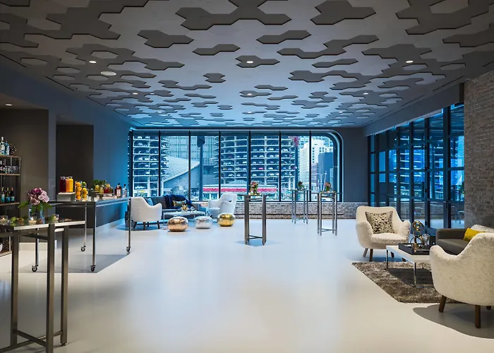 Renaissance Downtown 4*
