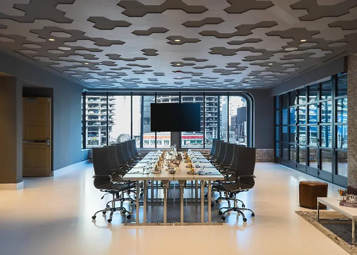 Hotel Renaissance Downtown 4*
