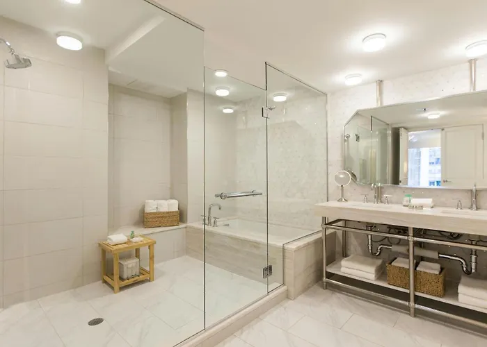 Hotel Renaissance Downtown 4*