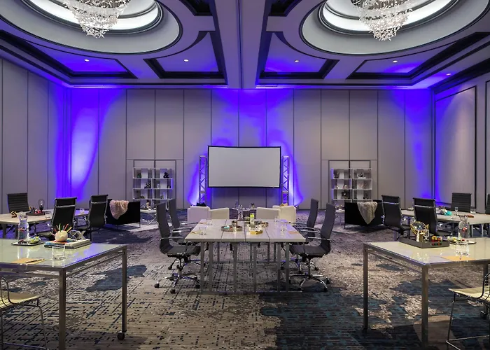 Renaissance Downtown Hotel 4*