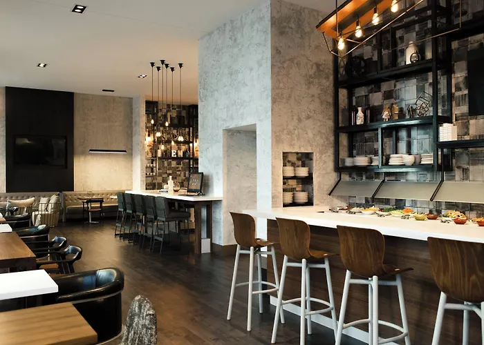 Renaissance Downtown 4*
