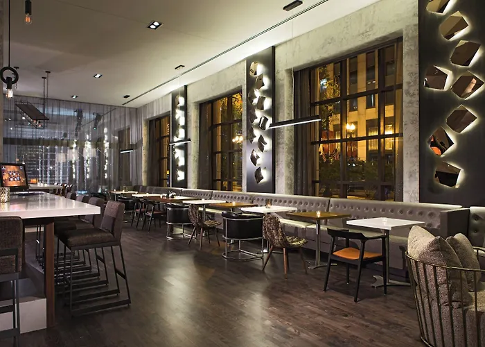 Hotel Renaissance Downtown 4*